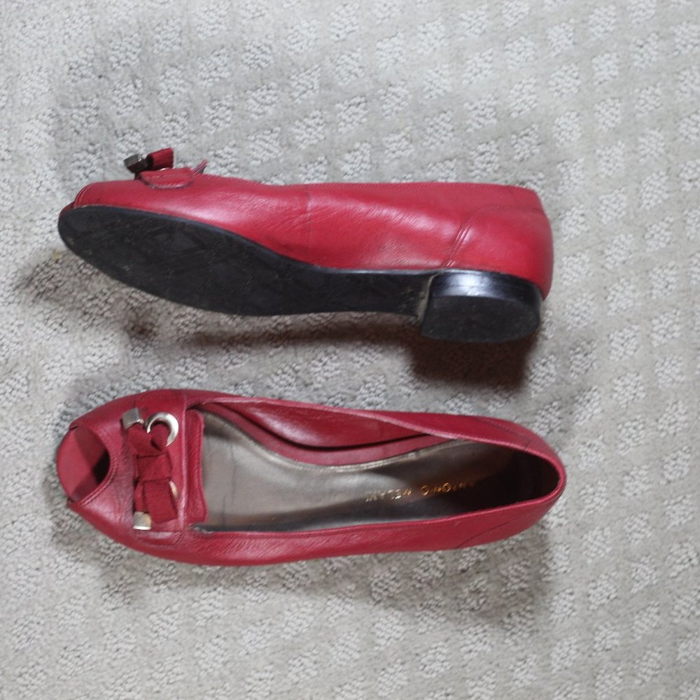 SALE! Antonio Melani Peep Toe Flats Sz 7 M Red Leather Bow & Grommet Shoes
